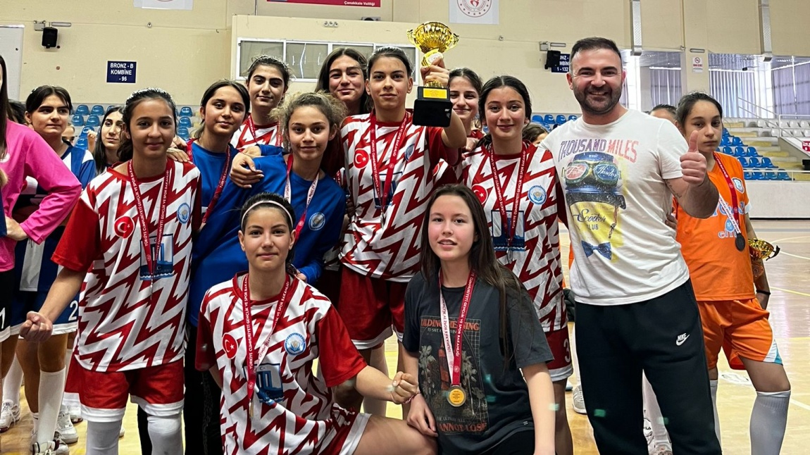 Yıldız Kız Futsal Takımımız Turnuvaya Kupa İle Veda Etti